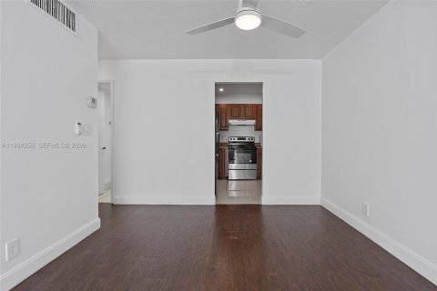 Condominio en venta en Lauderhill, Florida, 2 dormitorios, 79.9 m2 № 2062804 - foto 21