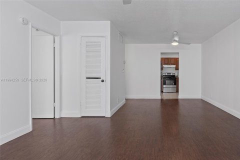 Condominio en venta en Lauderhill, Florida, 2 dormitorios, 79.9 m2 № 2062804 - foto 10