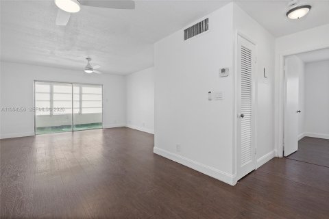 Condominio en venta en Lauderhill, Florida, 2 dormitorios, 79.9 m2 № 2062804 - foto 15