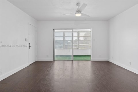 Condominio en venta en Lauderhill, Florida, 2 dormitorios, 79.9 m2 № 2062804 - foto 19