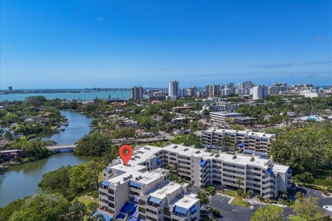 Купить кондоминиум в Сарасота, Флорида 4 комнаты, 66.98м2, № 1588721 - фото 1