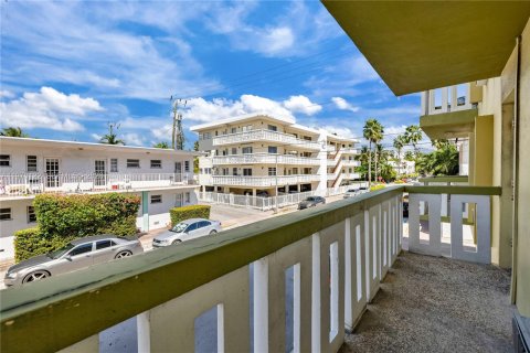 Condo in Miami Beach, Florida  № 2042043 - photo 7