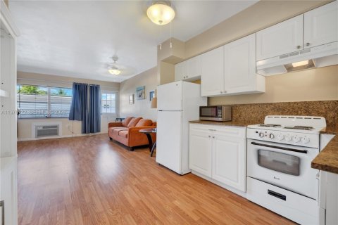 Studio in the Condo in Miami Beach, Florida  № 2042043