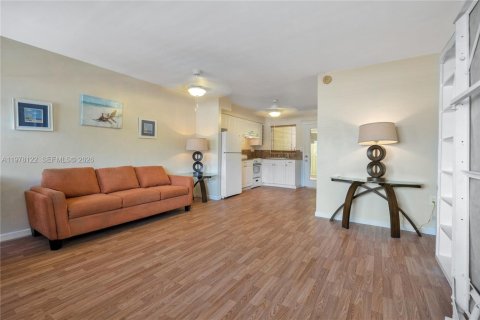 Condo in Miami Beach, Florida  № 2042043 - photo 5