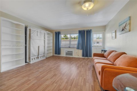 Condo in Miami Beach, Florida  № 2042043 - photo 6