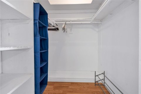 Condo in Miami Beach, Florida  № 2042043 - photo 13