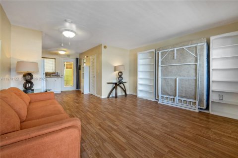 Condo in Miami Beach, Florida  № 2042043 - photo 3