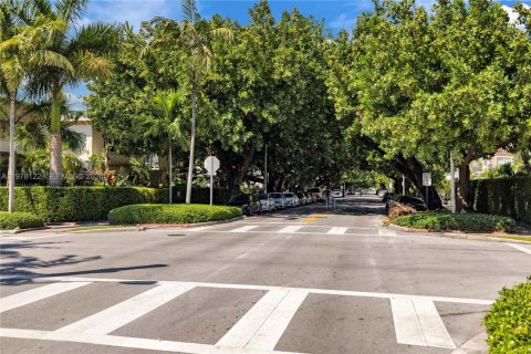 Condo in Miami Beach, Florida  № 2042043 - photo 18