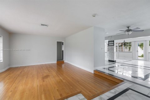 Casa en venta en Fort Lauderdale, Florida, 4 dormitorios, 195.37 m2 № 1933197 - foto 5