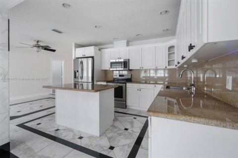Casa en venta en Fort Lauderdale, Florida, 4 dormitorios, 195.37 m2 № 1933197 - foto 8