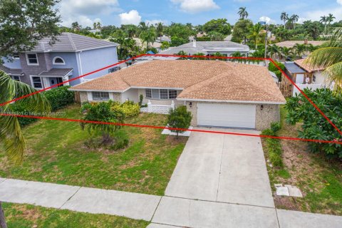 Casa en venta en Fort Lauderdale, Florida, 4 dormitorios, 195.37 m2 № 1933197 - foto 2