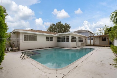 Casa en venta en Fort Lauderdale, Florida, 4 dormitorios, 195.37 m2 № 1933197 - foto 16