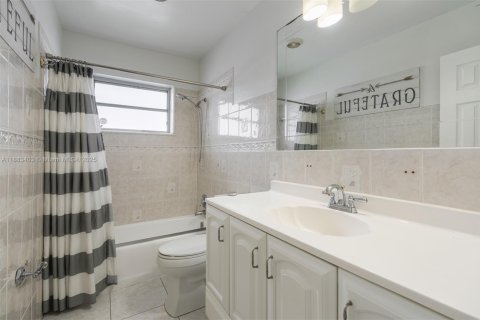 Casa en venta en Fort Lauderdale, Florida, 4 dormitorios, 195.37 m2 № 1933197 - foto 12