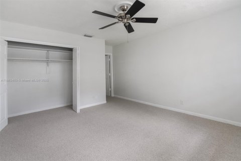 Casa en venta en Fort Lauderdale, Florida, 4 dormitorios, 195.37 m2 № 1933197 - foto 13