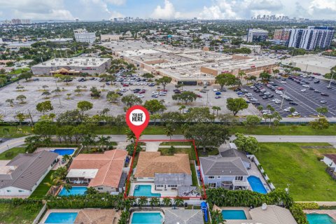 Casa en venta en Fort Lauderdale, Florida, 4 dormitorios, 195.37 m2 № 1933197 - foto 1