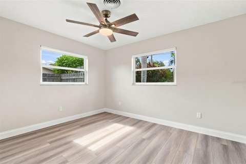 Villa ou maison à louer à Saint Petersburg, Floride: 3 chambres, 126.35 m2 № 2149895 - photo 18