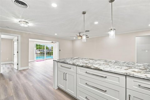 Villa ou maison à louer à Saint Petersburg, Floride: 3 chambres, 126.35 m2 № 2149895 - photo 15