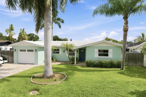 Villa ou maison à louer à Saint Petersburg, Floride: 3 chambres, 126.35 m2 № 2149895 - photo 2
