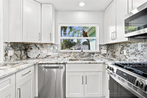 Villa ou maison à louer à Saint Petersburg, Floride: 3 chambres, 126.35 m2 № 2149895 - photo 9