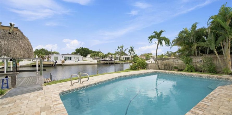 Villa ou maison à Saint Petersburg, Floride 3 chambres, 126.35 m2 № 2149895