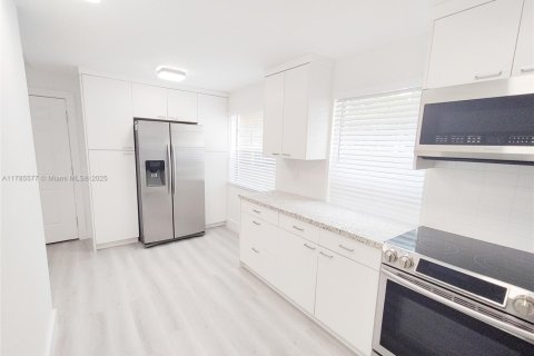 Condominio en venta en Delray Beach, Florida, 2 dormitorios, 83.8 m2 № 1638391 - foto 2