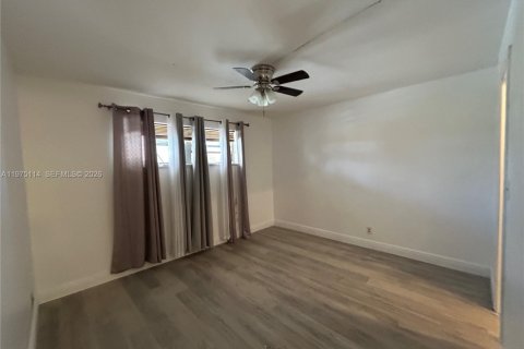 Condo in Pembroke Pines, Florida, 2 bedrooms  № 2038409 - photo 19