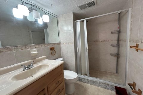 Condo in Pembroke Pines, Florida, 2 bedrooms  № 2038409 - photo 24