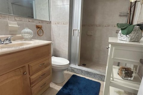 Condo in Pembroke Pines, Florida, 2 bedrooms  № 2038409 - photo 16