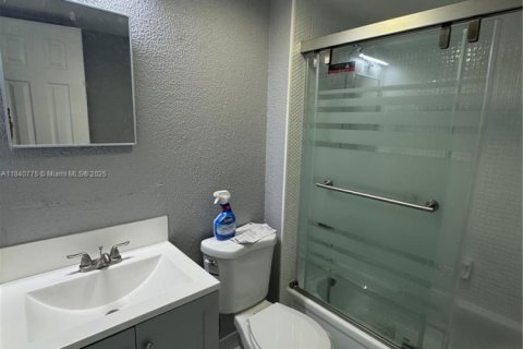 Купить кондоминиум в Окленд-Парк, Флорида 2 спальни, 90.58м2, № 1849064 - фото 6