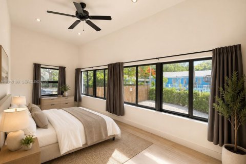 House in Miami, Florida 4 bedrooms, 159.51 sq.m. № 2087880 - photo 3