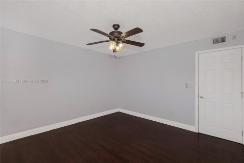 Condominio en venta en Miami, Florida, 2 dormitorios, 103.49 m2 № 2023759 - foto 18