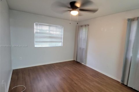 Condominio en alquiler en Pembroke Pines, Florida, 3 dormitorios, 124.49 m2 № 2038476 - foto 12