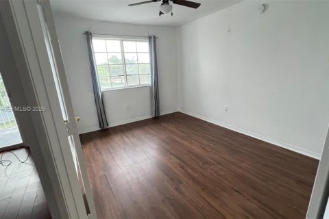 Condominio en alquiler en Pembroke Pines, Florida, 3 dormitorios, 124.49 m2 № 2038476 - foto 11