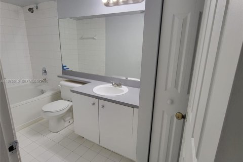 Condominio en alquiler en Pembroke Pines, Florida, 3 dormitorios, 124.49 m2 № 2038476 - foto 17