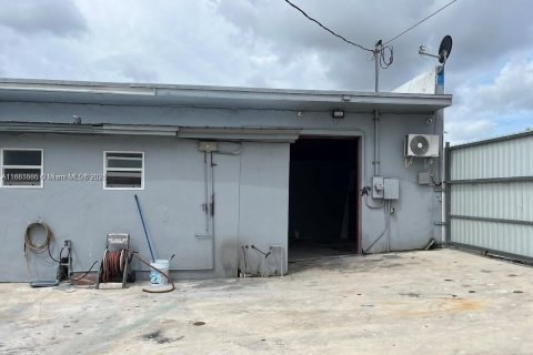 Commercial property in Miami, Florida № 2091091 - photo 17