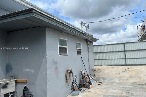 Commercial property in Miami, Florida № 2091091 - photo 16