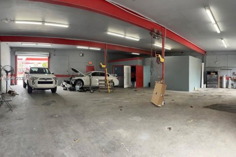 Commercial property in Miami, Florida № 2091091 - photo 10