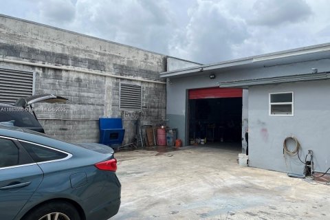 Commercial property in Miami, Florida № 2091091 - photo 18