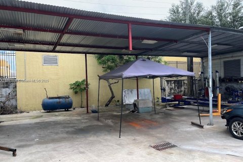 Commercial property in Miami, Florida № 2091091 - photo 21