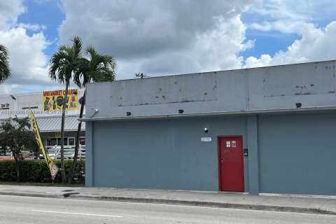Commercial property in Miami, Florida № 2091091 - photo 2