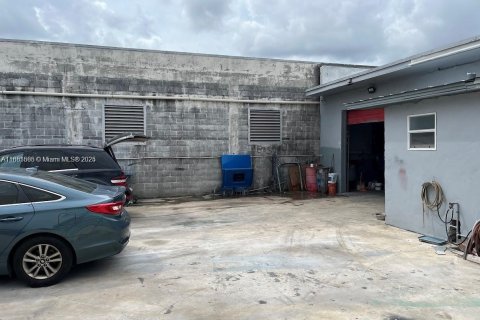 Commercial property in Miami, Florida № 2091091 - photo 23