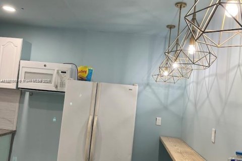 Commercial property in Miami, Florida № 2091091 - photo 14