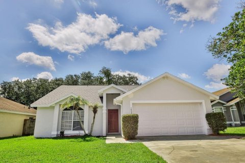 House in Oviedo, Florida 3 bedrooms, 121.7 sq.m. № 2317352