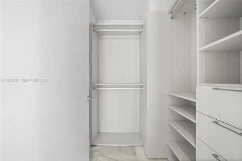 Купить кондоминиум в Майами, Флорида 2 спальни, 105.35м2, № 1993273 - фото 17