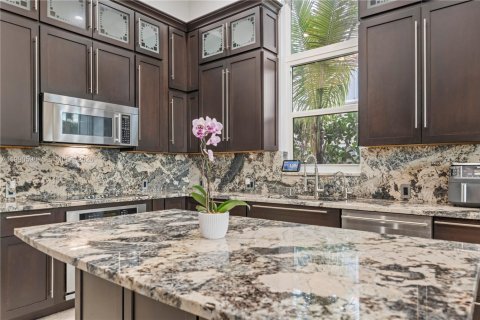 Villa ou maison à vendre à Miramar, Floride: 4 chambres, 229.47 m2 № 2056575 - photo 8