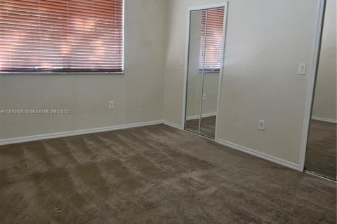 Townhouse in Miami, Florida 3 bedrooms, 134.89 sq.m. № 1946234 - photo 12