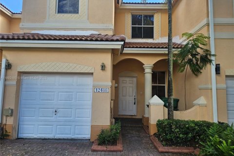 Townhouse in Miami, Florida 3 bedrooms, 134.89 sq.m. № 1946234 - photo 1