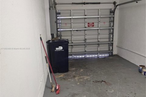 Townhouse in Miami, Florida 3 bedrooms, 134.89 sq.m. № 1946234 - photo 17