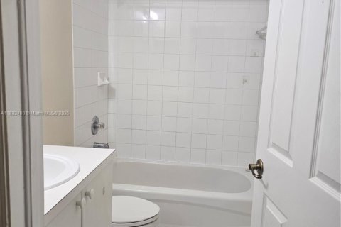 Townhouse in Miami, Florida 3 bedrooms, 134.89 sq.m. № 1946234 - photo 15