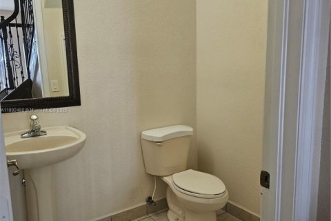 Townhouse in Miami, Florida 3 bedrooms, 134.89 sq.m. № 1946234 - photo 4